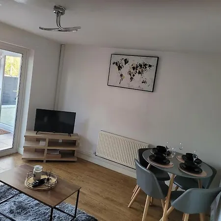 2 Bedroom End Of Terrace House Wellington  Exterior photo