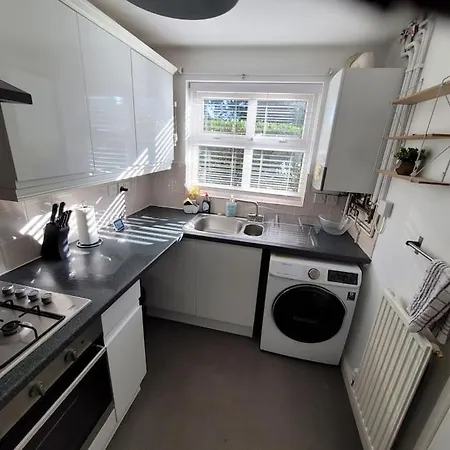 2 Bedroom End Of Terrace House Wellington  Exterior photo
