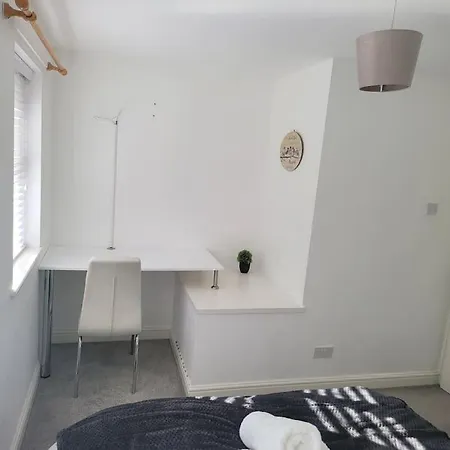 2 Bedroom End Of Terrace House Wellington  Exterior photo