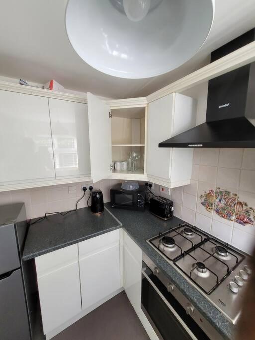 2 Bedroom End Of Terrace House Apartment