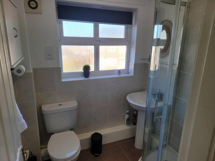 2 Bedroom End Of Terrace House Apartment *