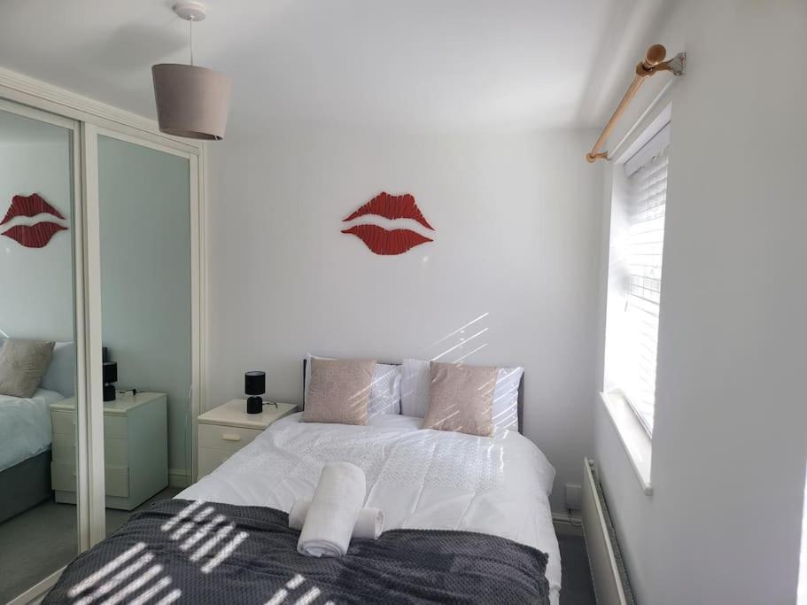 2 Bedroom End Of Terrace House Apartment Wellington (Shropshire)