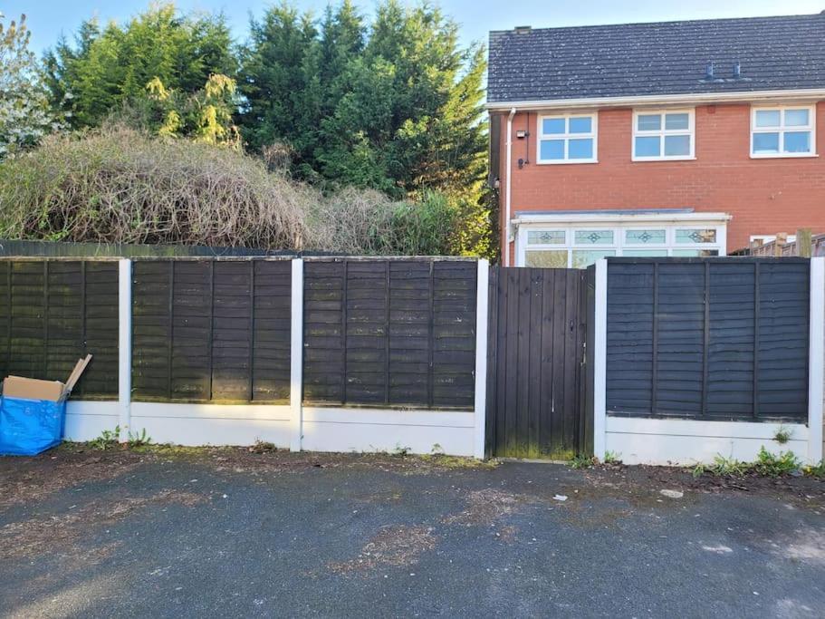 2 Bedroom End Of Terrace House Apartment Wellington (Shropshire)