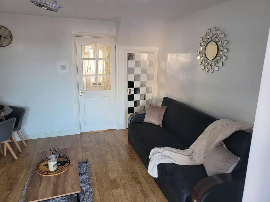 Apartment 2 Bedroom End Of Terrace House Wellington (Shropshire)