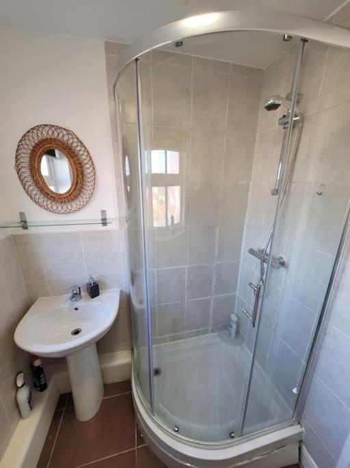 Apartment 2 Bedroom End Of Terrace House