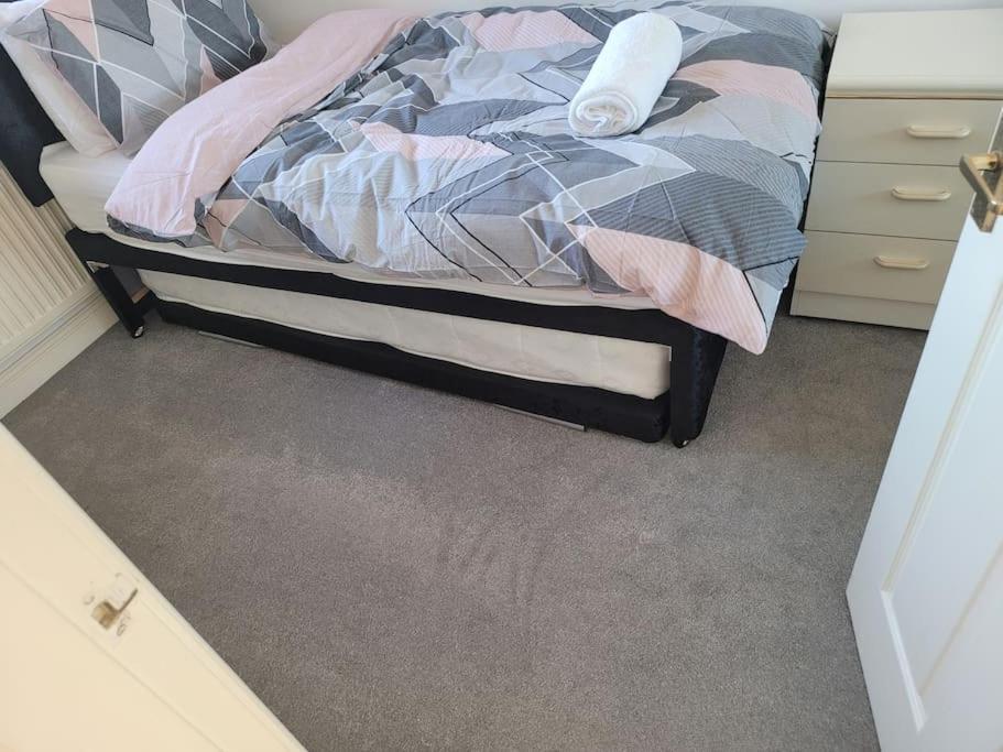 2 Bedroom End Of Terrace House *